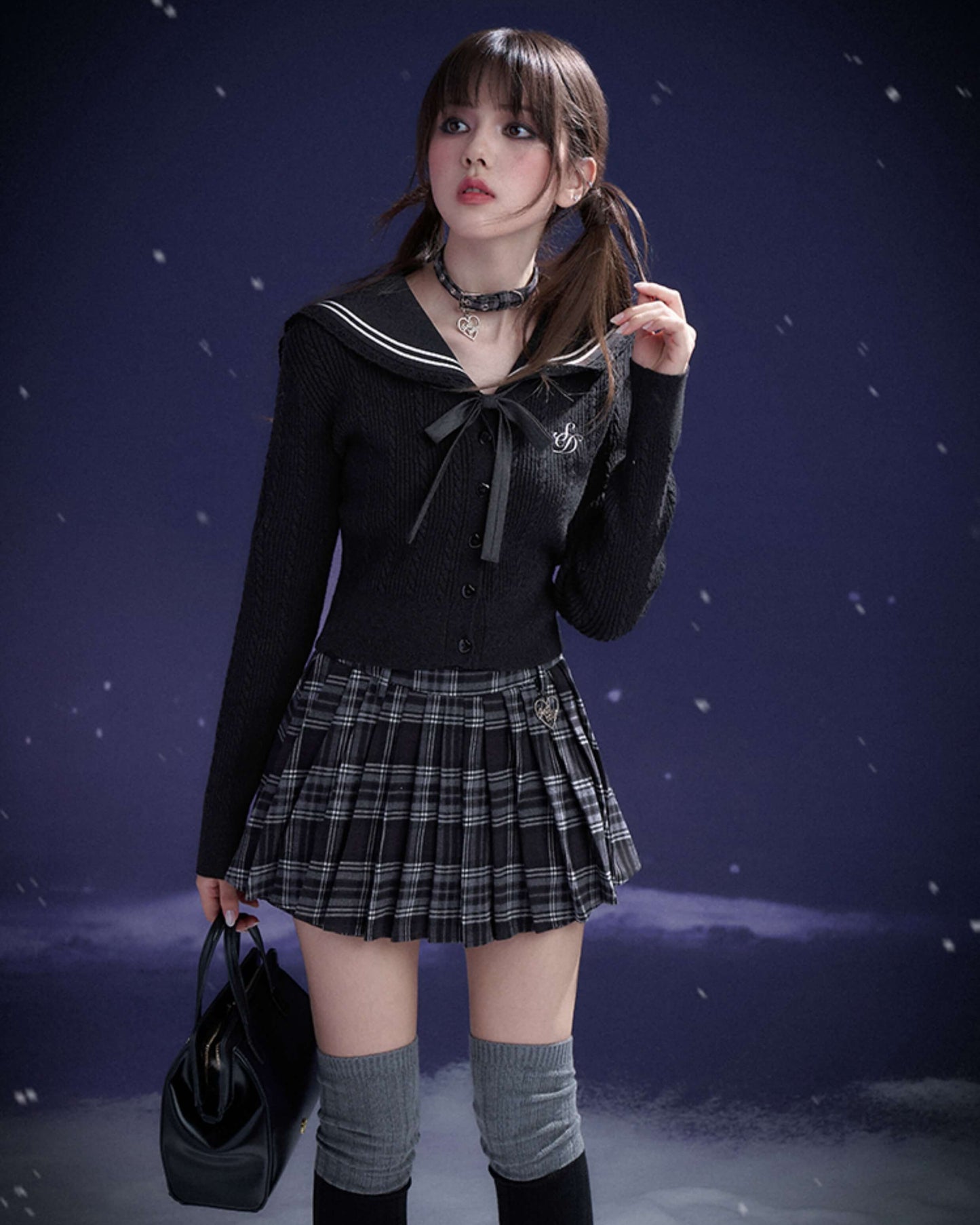 CHECK PLEATED HEART BADGE SKIRT