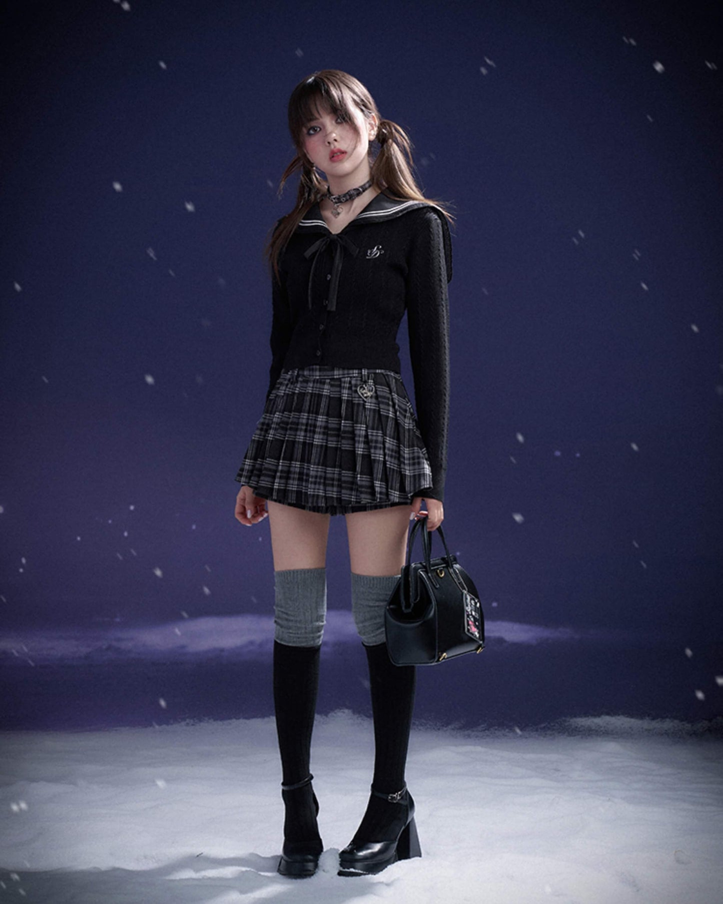 CHECK PLEATED HEART BADGE SKIRT