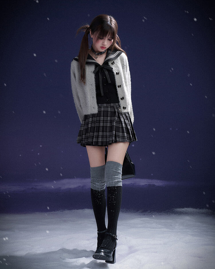 CHECK PLEATED HEART BADGE SKIRT
