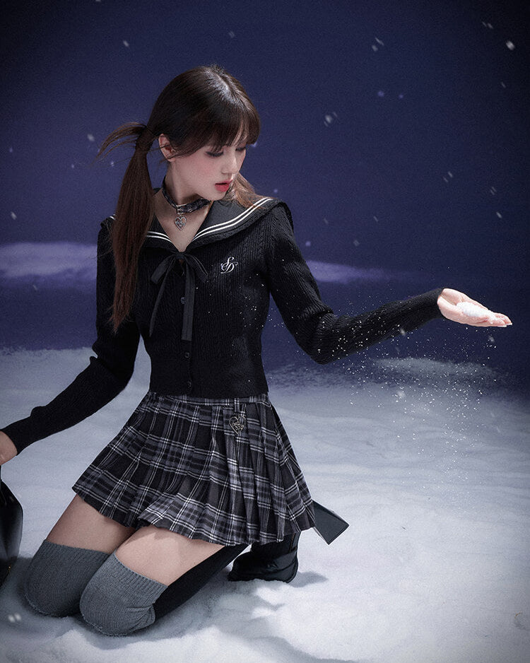 CHECK PLEATED HEART BADGE SKIRT
