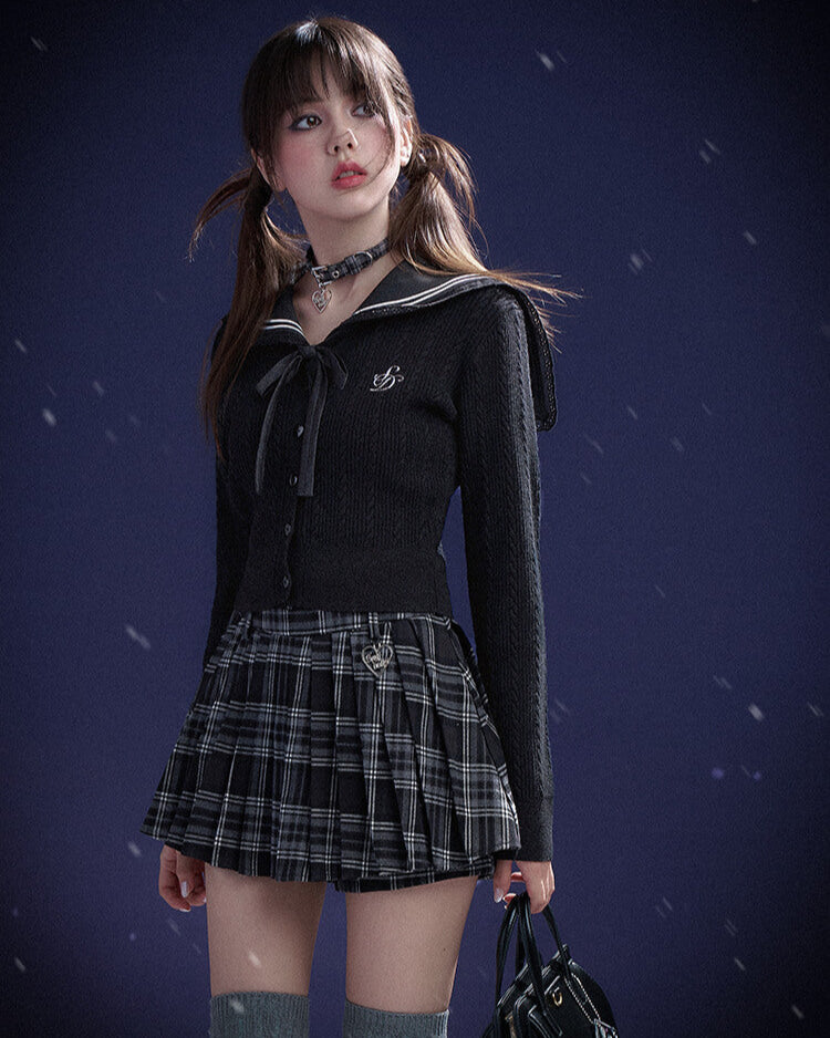 CHECK PLEATED HEART BADGE SKIRT