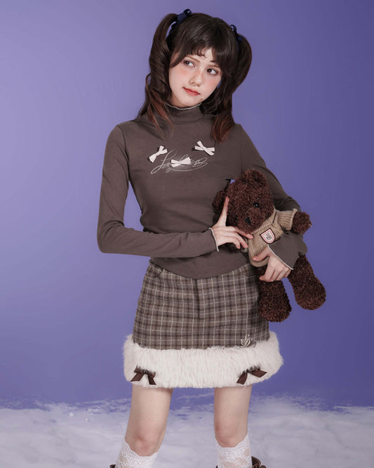 BOW APPLIQUÉ MOCK-NECK RUCHED TOP