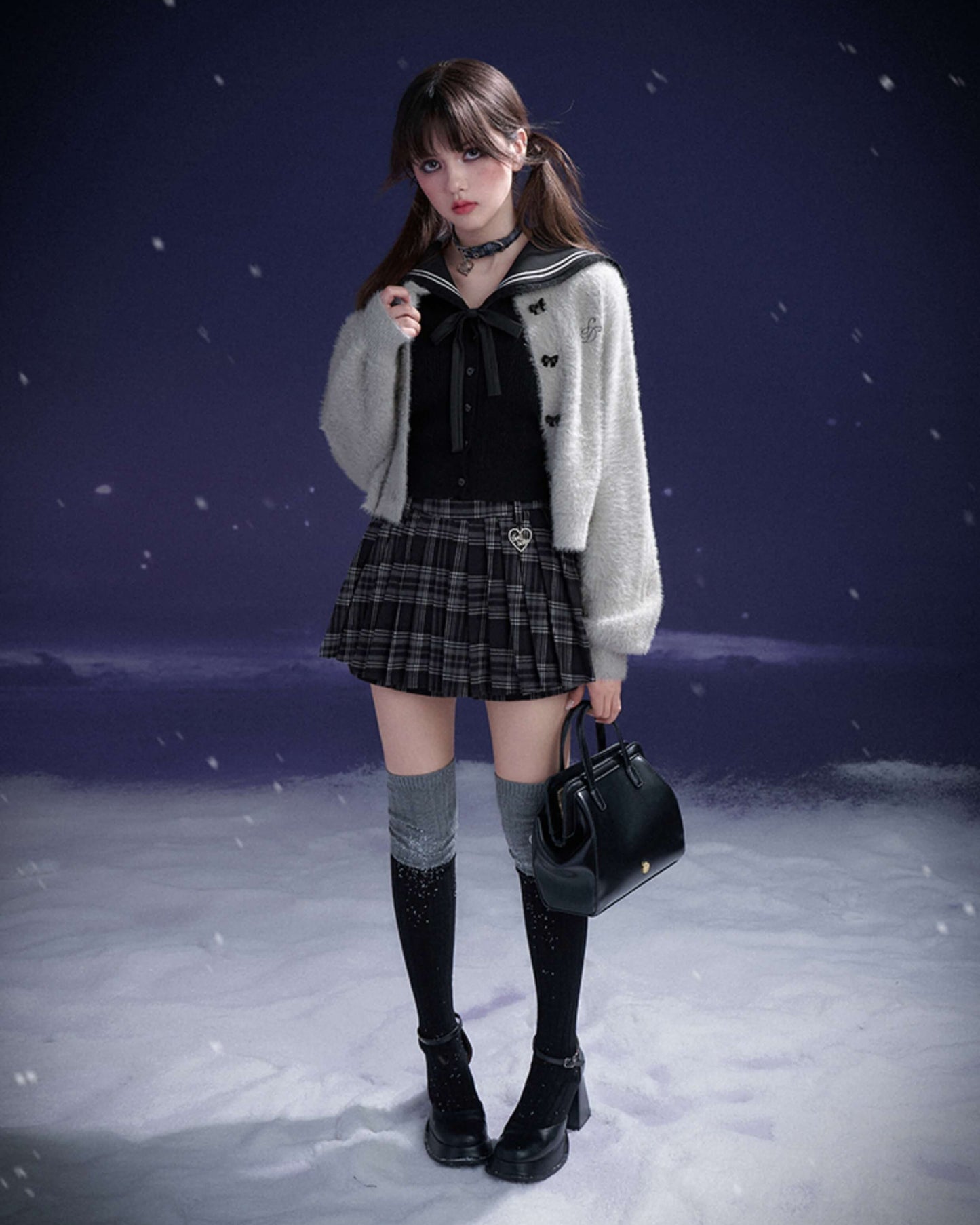 CHECK PLEATED HEART BADGE SKIRT