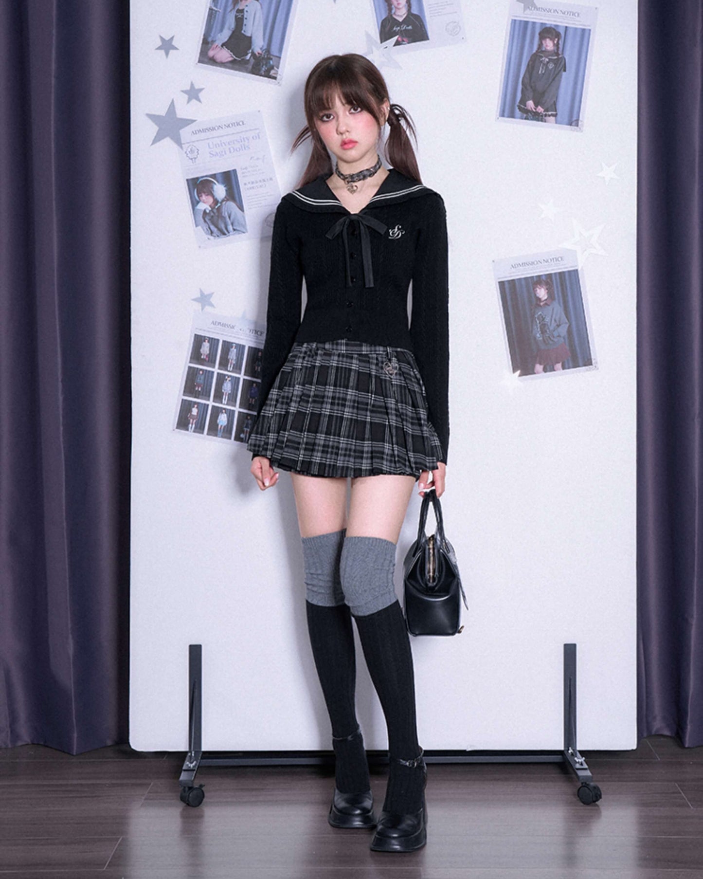 CHECK PLEATED HEART BADGE SKIRT