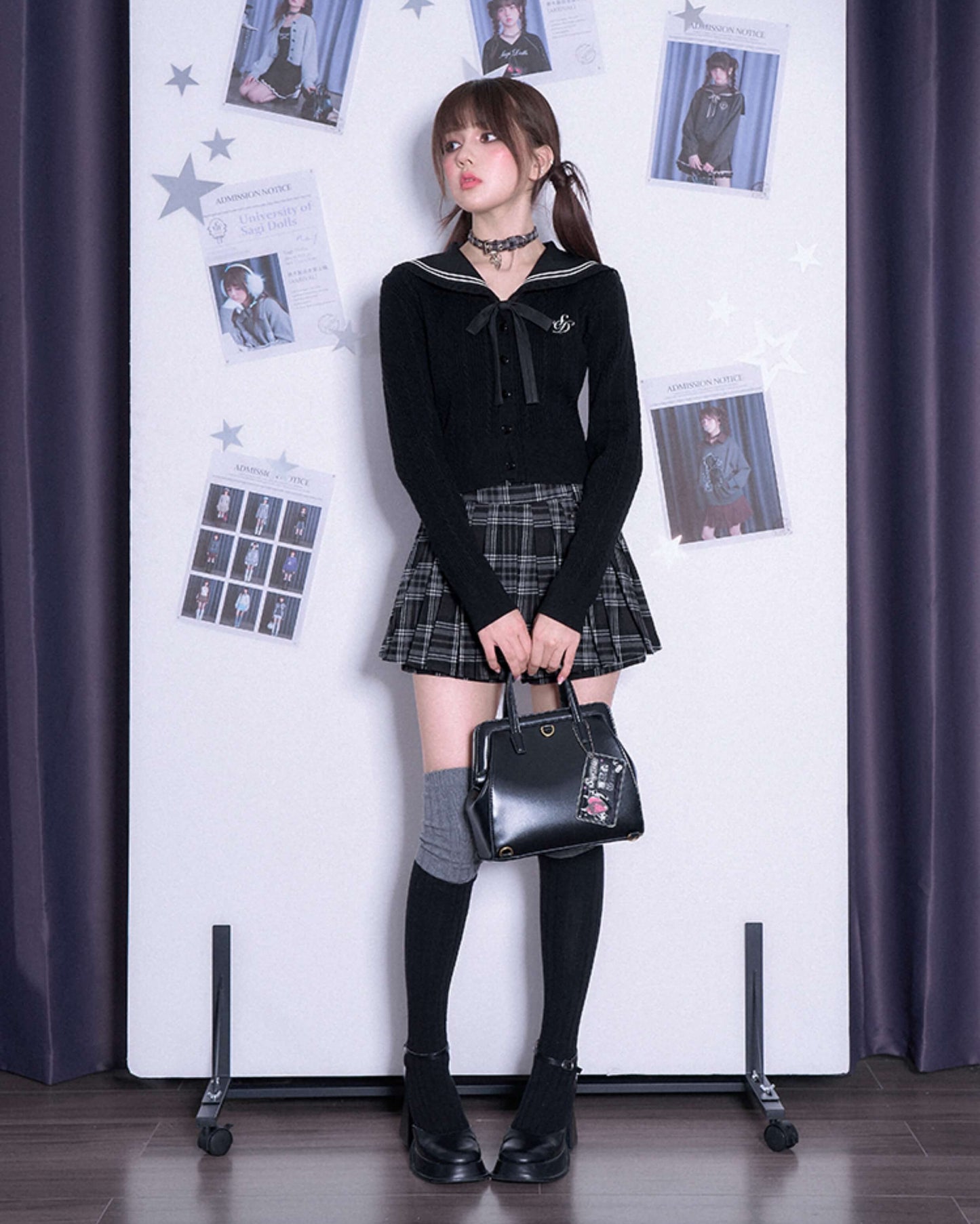 CHECK PLEATED HEART BADGE SKIRT