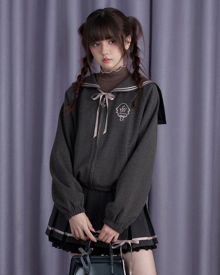 BOW APPLIQUÉ MOCK-NECK RUCHED TOP