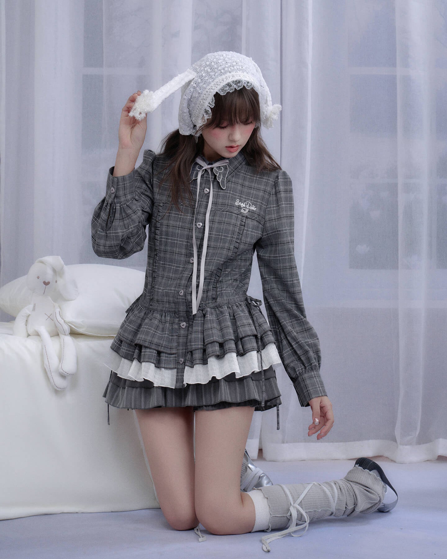 CHECK WING COLLAR PEPLUM BLOUSE